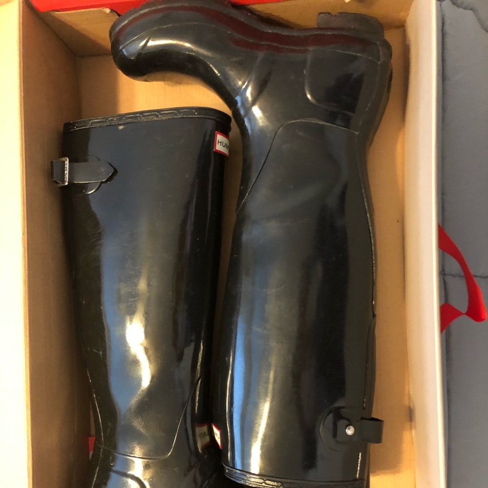 Black hunter boots